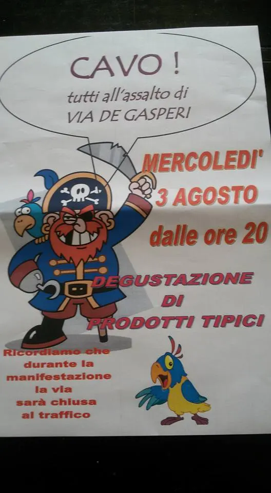 Festa con piatti tipici locali e atmosfera piratesca