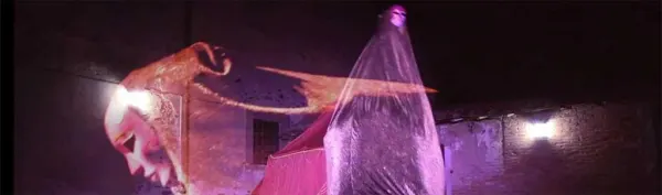 "Alto livello", spettacolo di trasformismo e illusionismo sui trampoli
