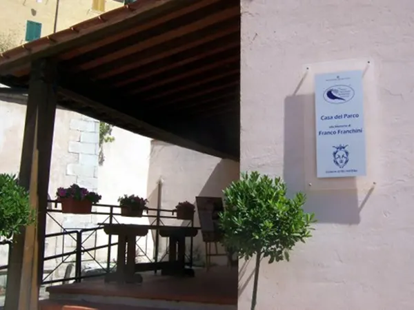 Elba orientale, Rio Nell’Elba: a passeggio nel Medioevo