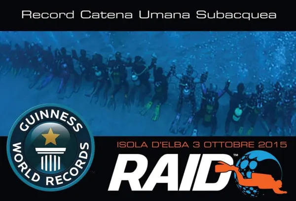 Record del Mondo di Catena Umana Subacquea in Immersione