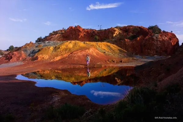 Passeggiare con i colori nelle terre ricche di ocre 