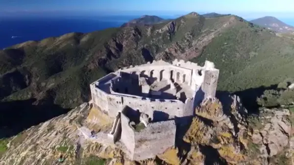 La Fortezza del Volterraio. Una magica Escursione