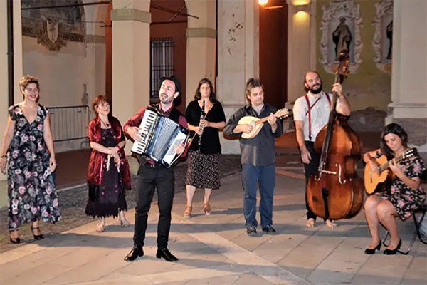I.M.R inguaribili musicisti romantici - concerto itinerante per il centro storico di Marciana