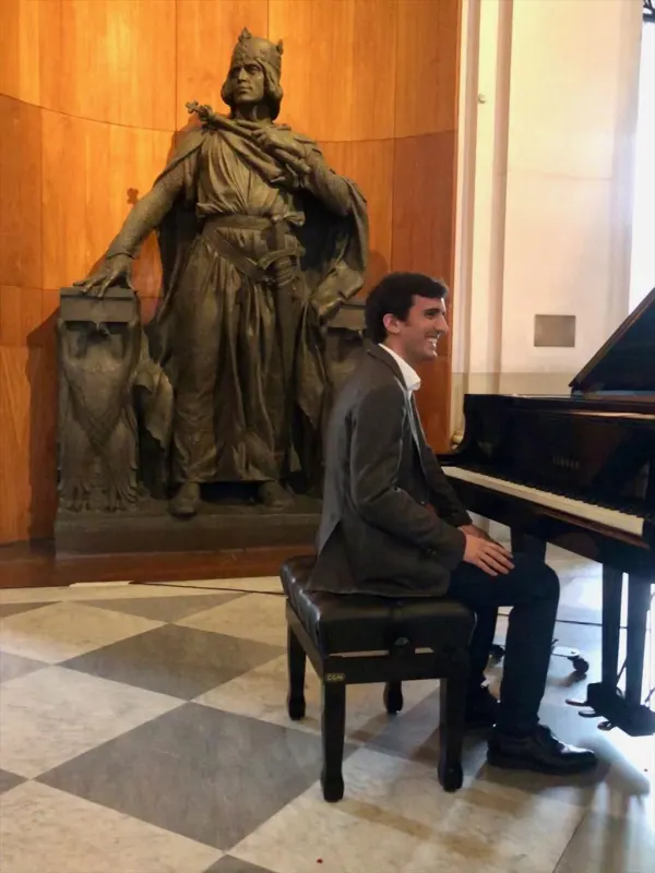 "A piccoli passi" concerto del pianista Luigi Nastri per Rio Marina