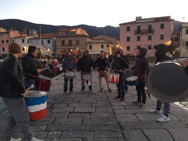 Cantando la Befana a ogni uscio