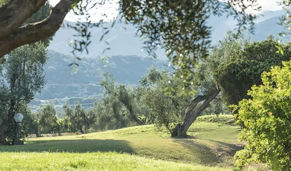 Il parco sostenibile di un hotel nella Riserva MAB Unesco