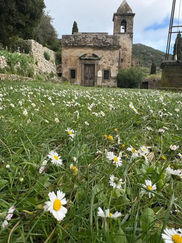 VA IN SCENA LA PRIMAVERA: ‘TREKKING DIVERTISSEMENT’ ALLA TORRE DEL GIOVE DI RIO  