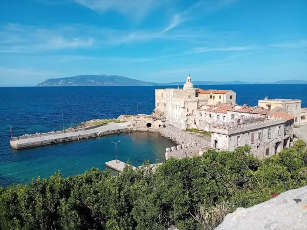 Isola di Pianosa: escursione e bagno